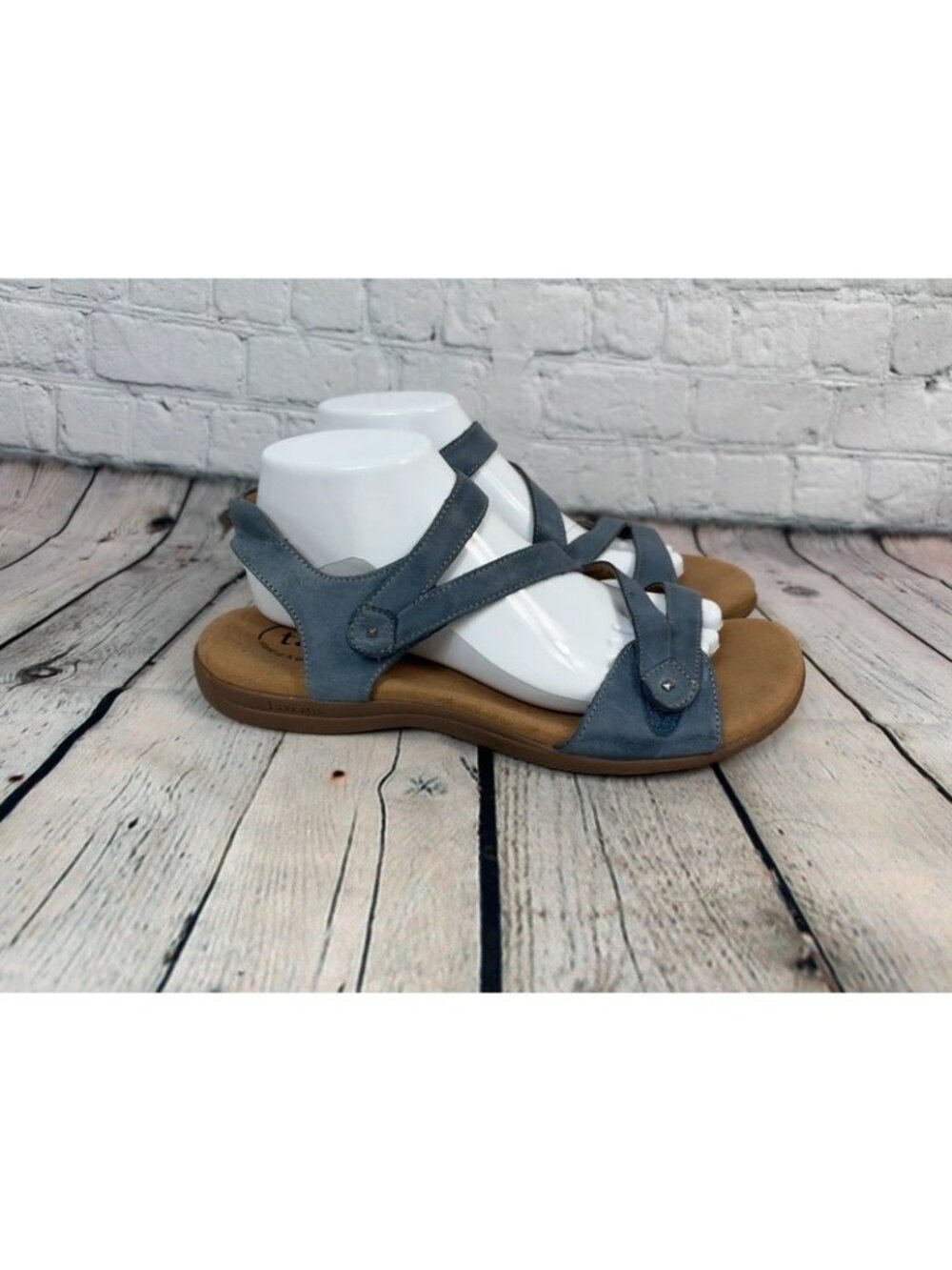 Taos big time adjustable blue leather sandals size 10